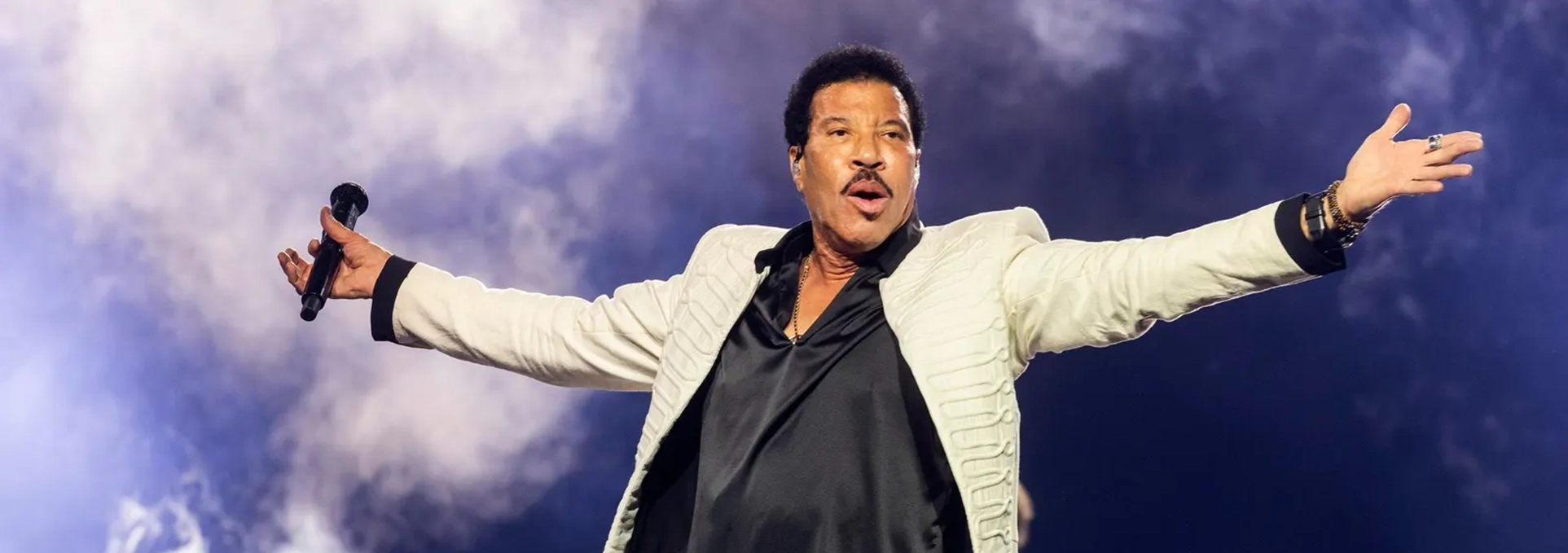 Lionel Richie w/ Earth, Wind & Fire thumbnail