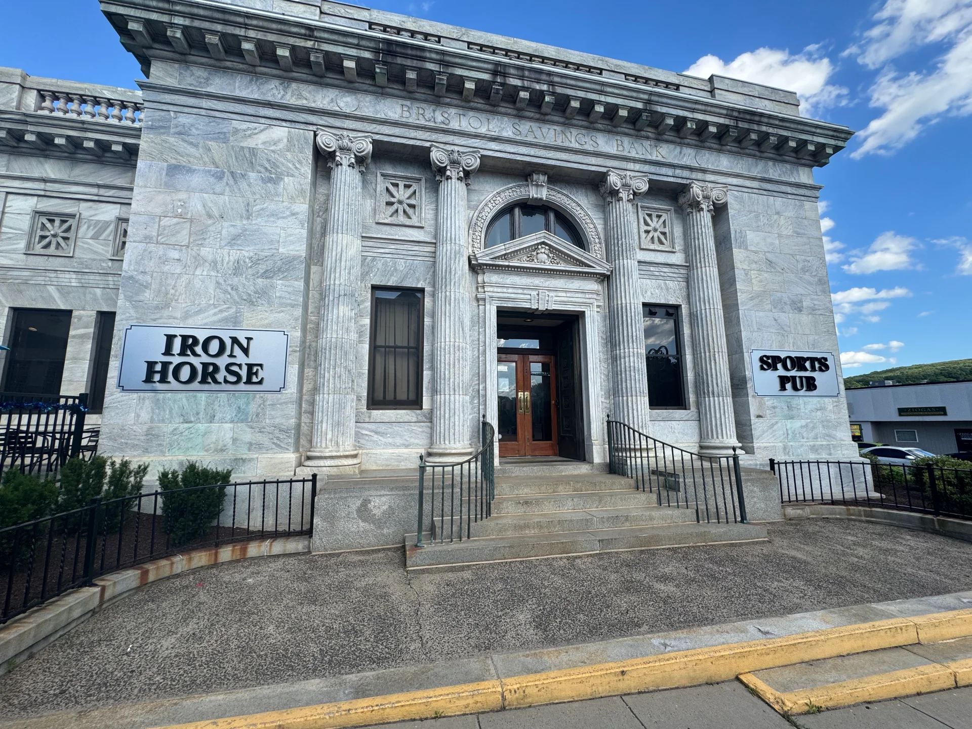 Iron Horse Sports Pub logo