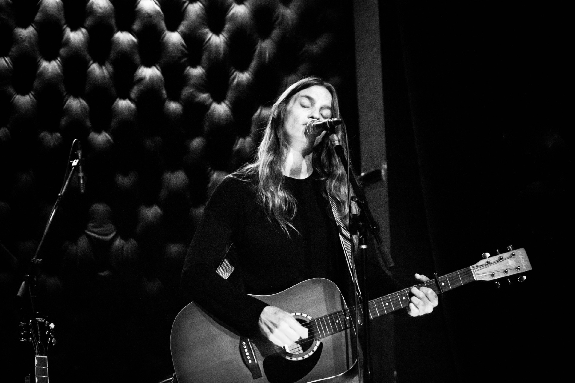 Kris Shultz at Nightingales Acoustic Cafe thumbnail
